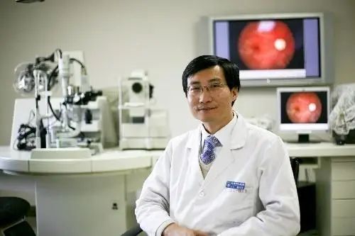 圖為北京同仁醫(yī)院副院長魏文斌