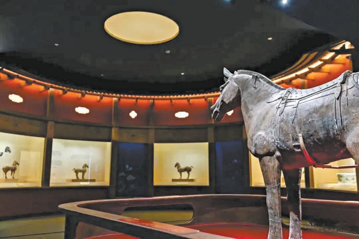 國家博物館“躍馬揚(yáng)鞭——馬年新春文化展”匯集與馬相關(guān)的珍貴文物120余件套。