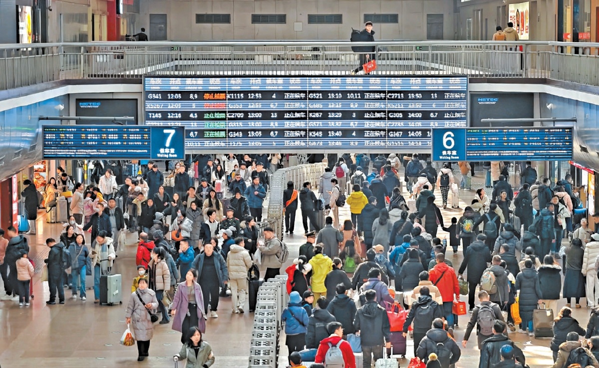 2月15日上午，北京西站迎來出行高峰。越來越完善的鐵路網(wǎng)，讓人們回家過年的路更快、更便捷。