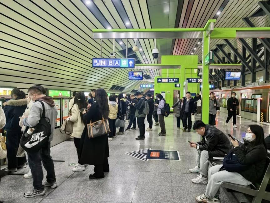 清明假期，北京地鐵大興機場線、19號線、燕房線加大運力投放