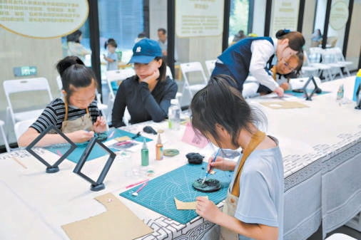 孩子們在路縣故城遺址公園參加科普活動。