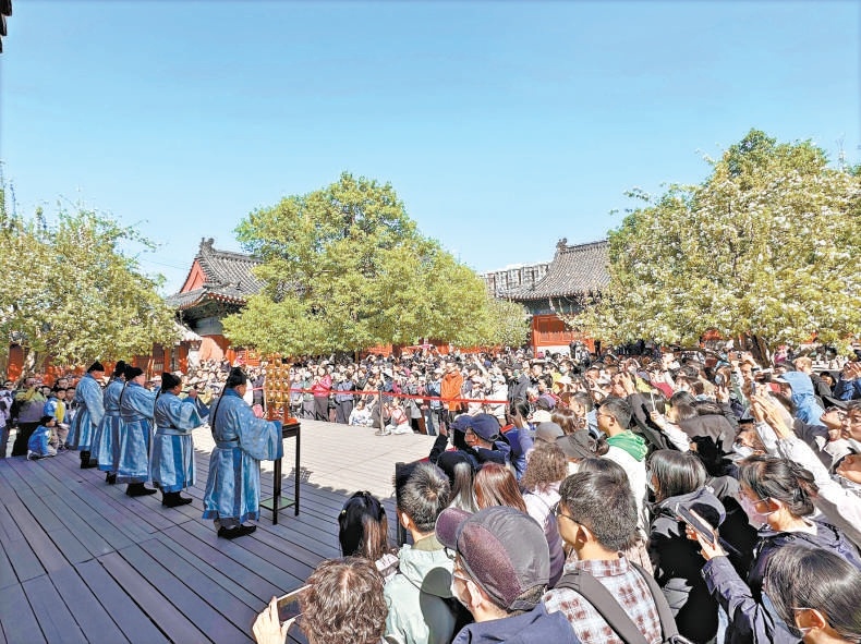 清明假期，智化寺京音樂展演場(chǎng)場(chǎng)爆滿。