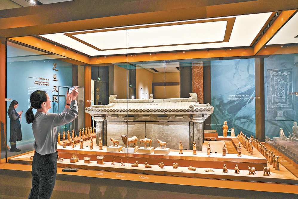 “李靜訓和她的時代”展正在中國國家博物館對公眾展出。