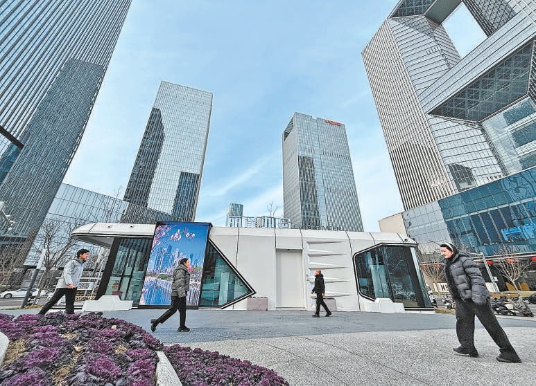 “辦島”辦事更便捷 麗澤金融商務(wù)區(qū)的“麗澤辦島”設(shè)有政務(wù)服務(wù)一體機(jī)、駕駛證體檢一體機(jī)等設(shè)備，支持打印個(gè)稅記錄、社保證明等400余項(xiàng)政務(wù)服務(wù)事項(xiàng)，周邊上班族辦事更便捷。