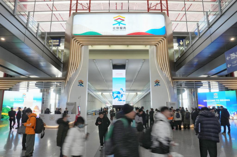 位于北京首都國(guó)際機(jī)場(chǎng)T3航站樓的“北京服務(wù)”機(jī)場(chǎng)服務(wù)點(diǎn)，“兩卡融合”終端正在這里開(kāi)放產(chǎn)品體驗(yàn)和使用。