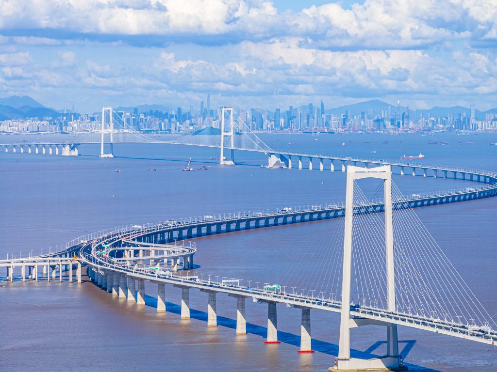 2024年7月3日，車輛行駛在深中通道上。