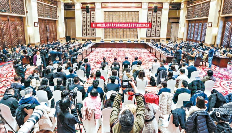 昨天上午，十四屆全國人大四次會議北京市代表團(tuán)舉行開放團(tuán)組會議，并接受中外媒體記者的集體采訪。