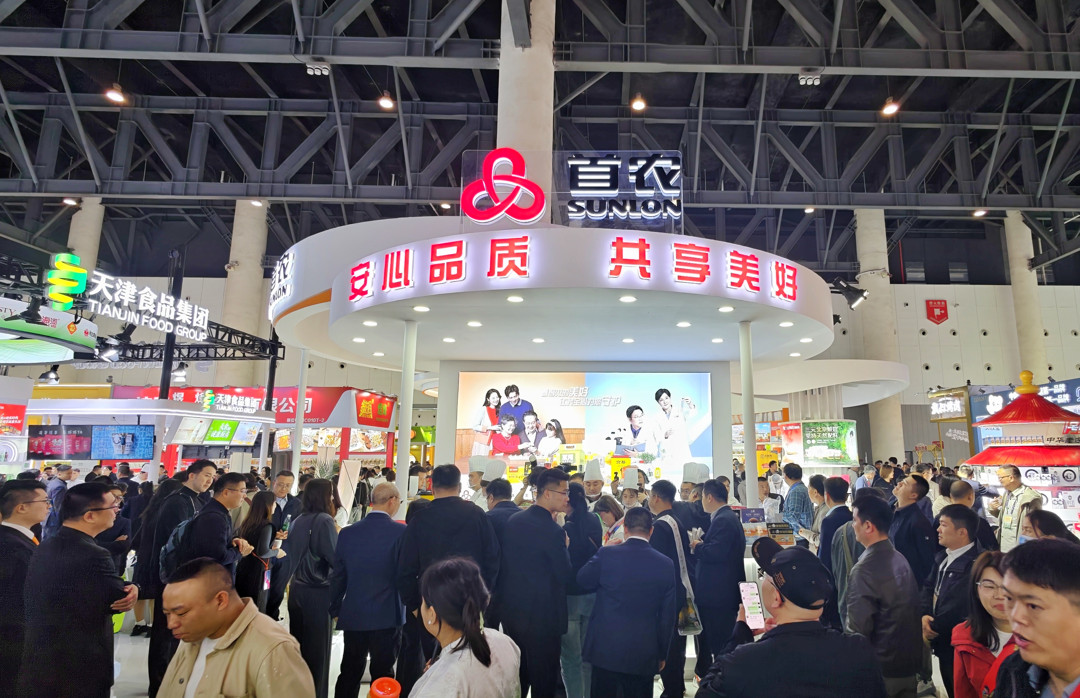 北京老字號(hào)亮相全國糖酒會(huì)，新品吸引年輕人打卡