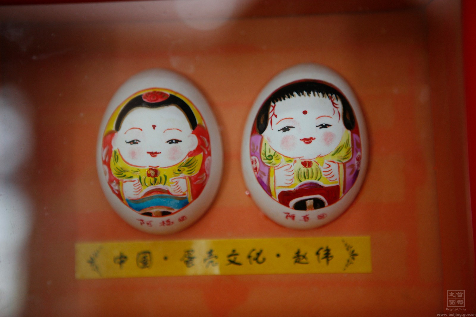 彩蛋歷史悠久，雞蛋寓意誕生，到現(xiàn)在很多地方家里生小孩，親朋好友都要送喜蛋以示慶賀。.jpg