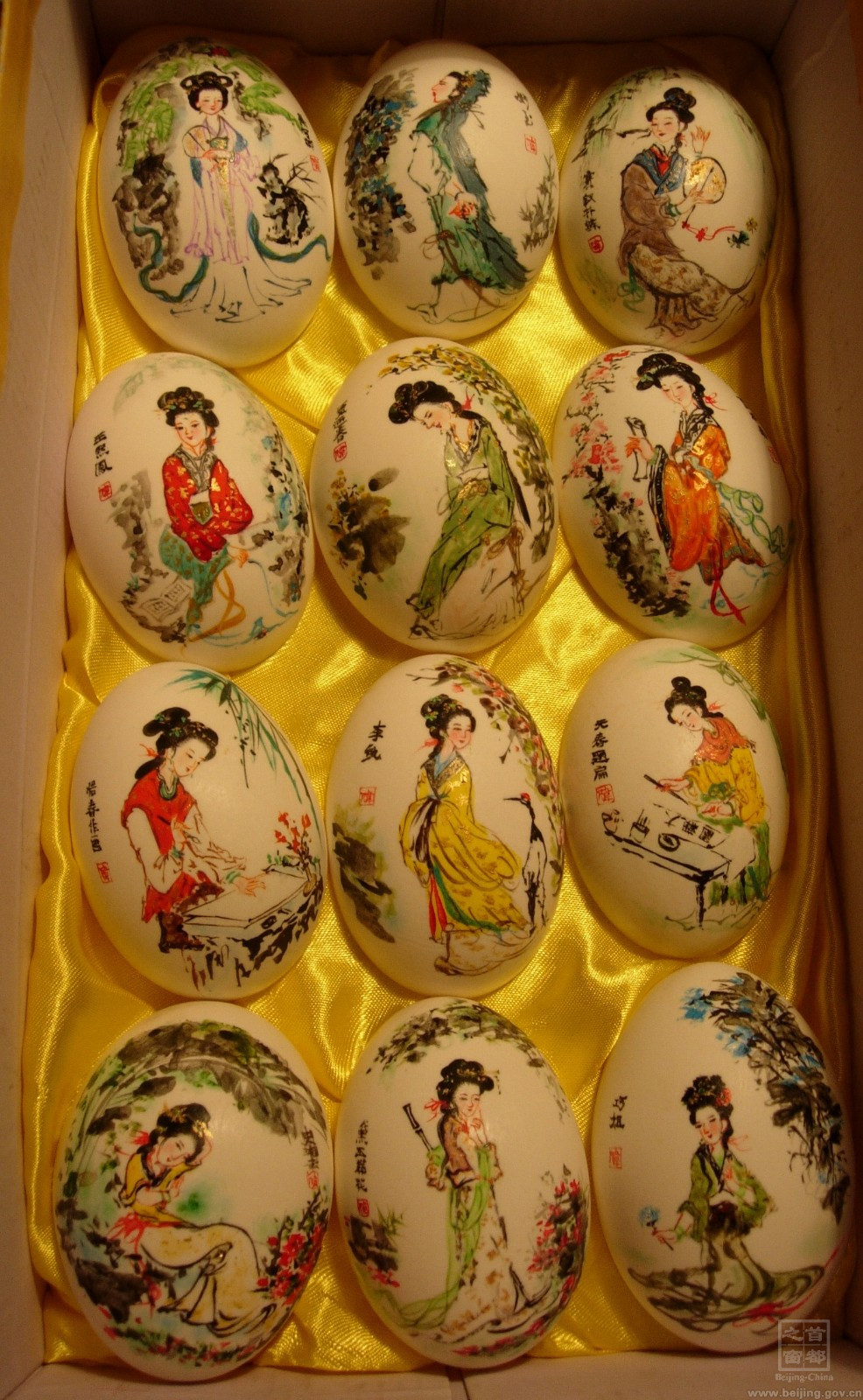 從2009年開始，趙偉帶著彩蛋藝術(shù)品，隨著文化交流團體走出國門，將中國的傳統(tǒng)工藝展示給外國朋友，中國彩蛋受到了全世界人們的喜愛，2016年更是隨著習(xí)主席去了美國做文化交流。.jpg