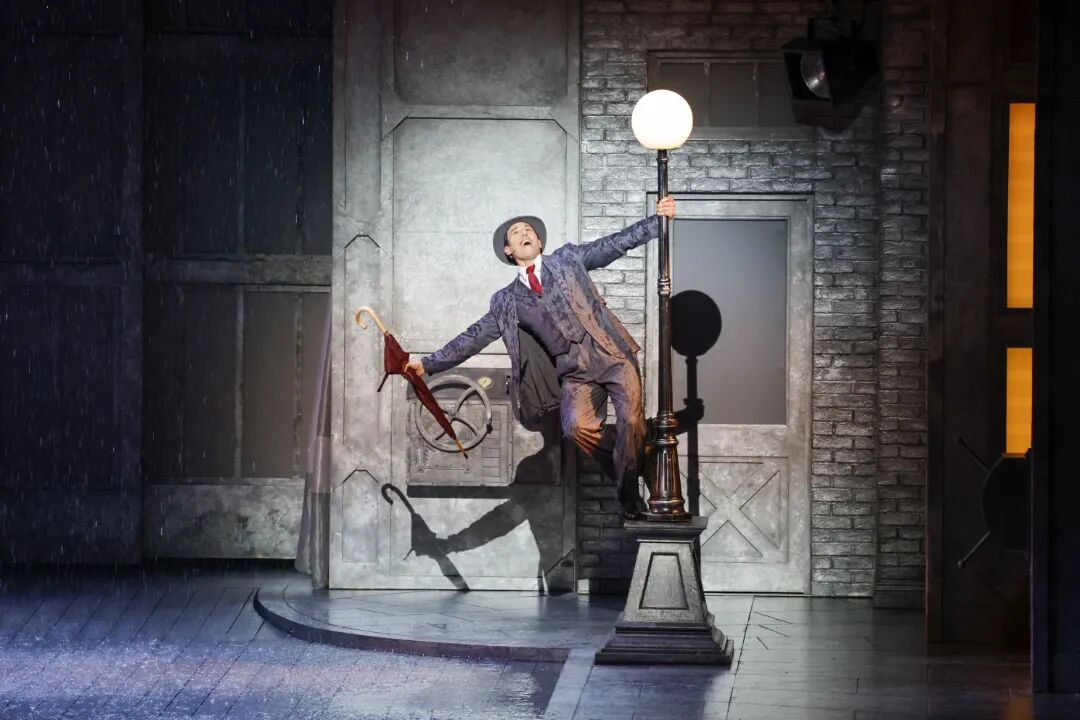 首演夜 |《雨中曲》歡樂(lè)回歸 夢(mèng)幻再啟雨中歡歌