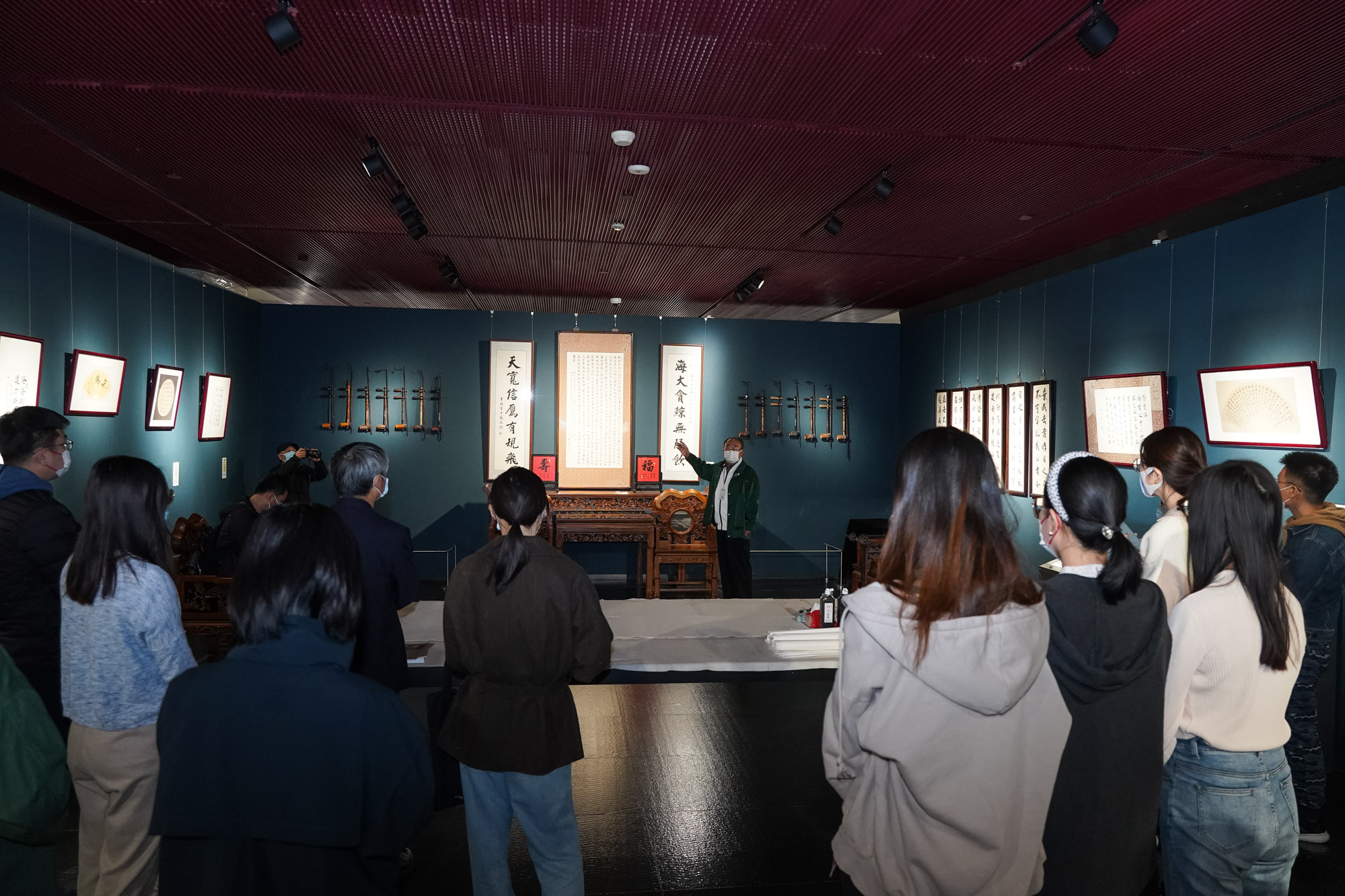 展廳中聽思政課 書畫里看新時(shí)代