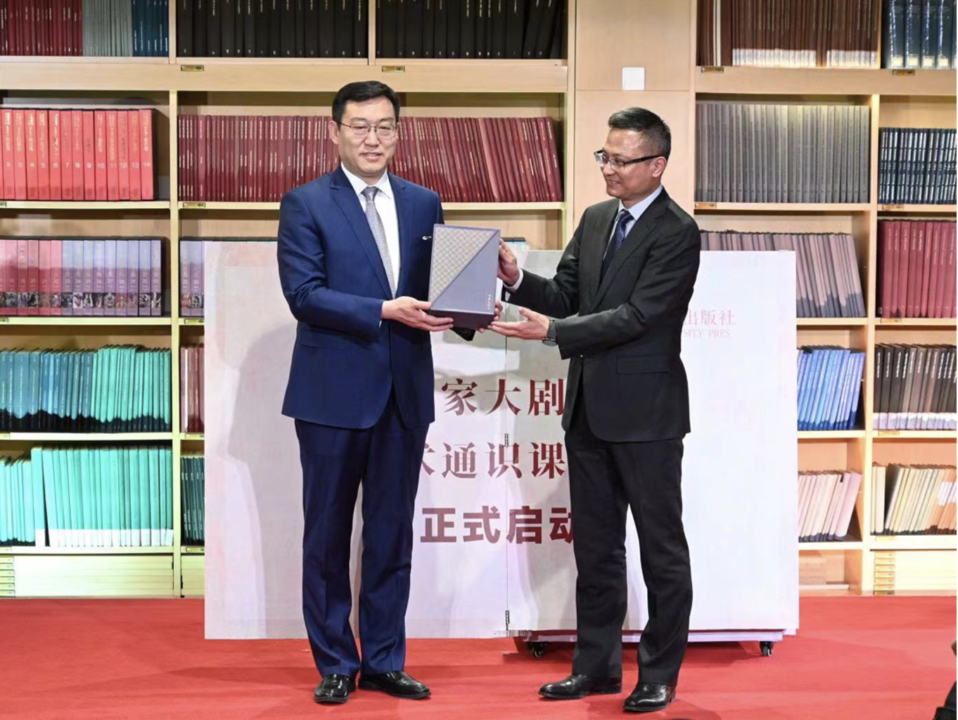 國家大劇院還與北京大學(xué)出版社達(dá)成“國家大劇院藝術(shù)通識課”叢書出版計劃截屏2023-02-27 14.08.22.png