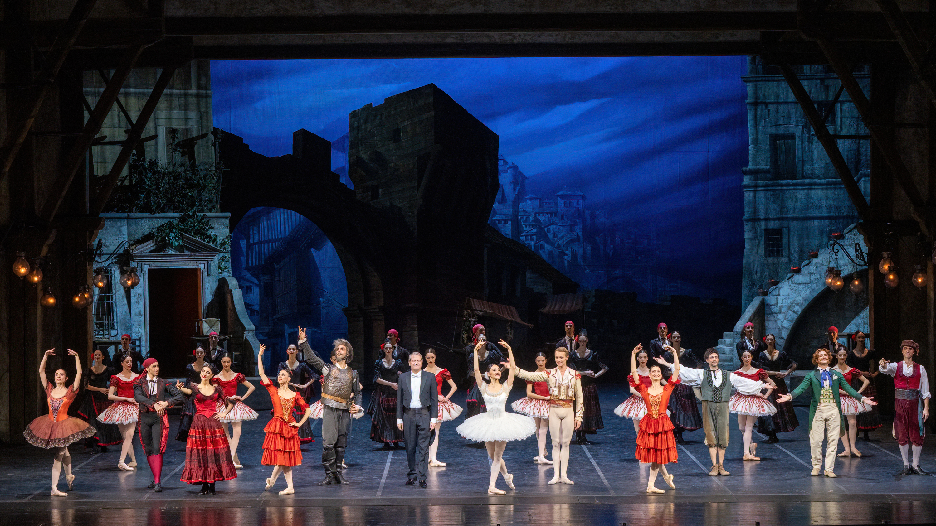 斯卡拉歌劇院芭蕾舞團(tuán)闊別七載重返大劇院  努版《堂·吉訶德》點(diǎn)燃激情之夜