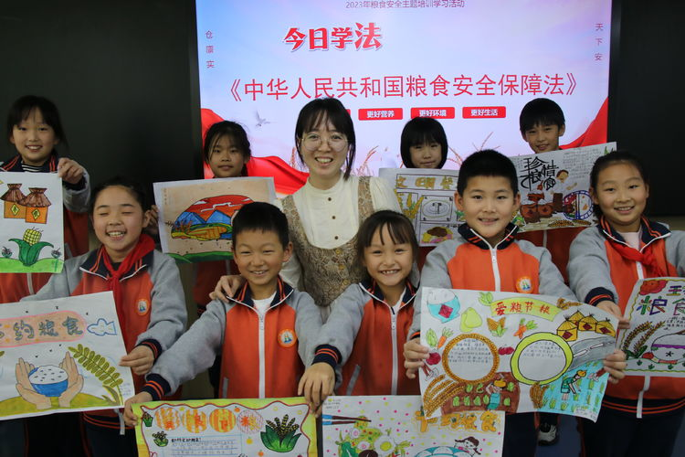 上好“光盤(pán)行動(dòng)”主題班會(huì)