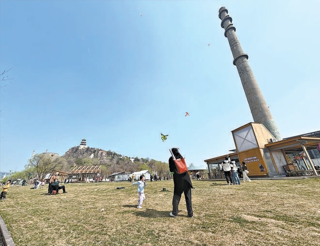 清明假期，永定河集成為不少市民游客光顧的微度假勝地。