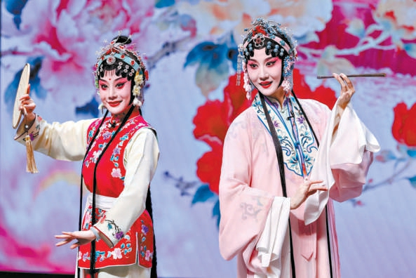 《牡丹亭·游園驚夢(mèng)》昆曲專場(chǎng)演出現(xiàn)場(chǎng)。