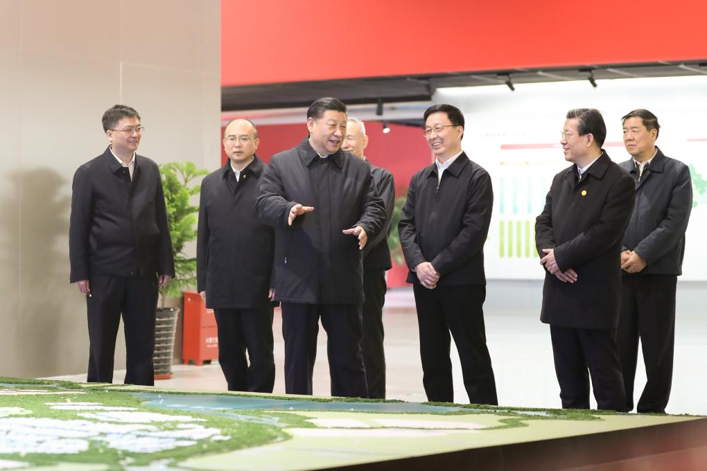 2019年1月16日上午，習(xí)近平總書記在河北雄安新區(qū)規(guī)劃展示中心，仔細(xì)聽取新區(qū)總體規(guī)劃、政策體系及建設(shè)情況介紹。