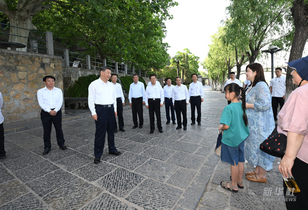 習(xí)近平在河南洛陽市考察調(diào)研