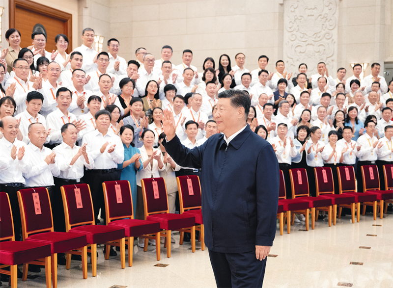 2024年9月9日，黨和國(guó)家領(lǐng)導(dǎo)人習(xí)近平、李強(qiáng)、蔡奇、丁薛祥等在北京接見(jiàn)參加慶祝第四十個(gè)教師節(jié)暨全國(guó)教育系統(tǒng)先進(jìn)集體和先進(jìn)個(gè)人表彰活動(dòng)代表。