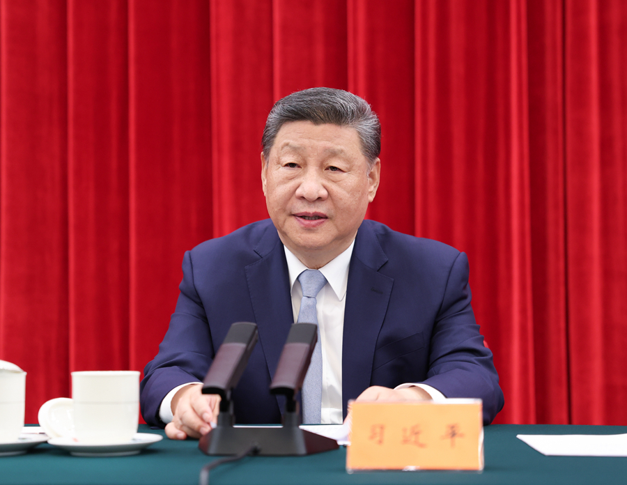 6月13日，中共中央在北京人民大會堂舉行紀(jì)念陳云同志誕辰120周年座談會。中共中央總書記、國家主席、中央軍委主席習(xí)近平發(fā)表重要講話。