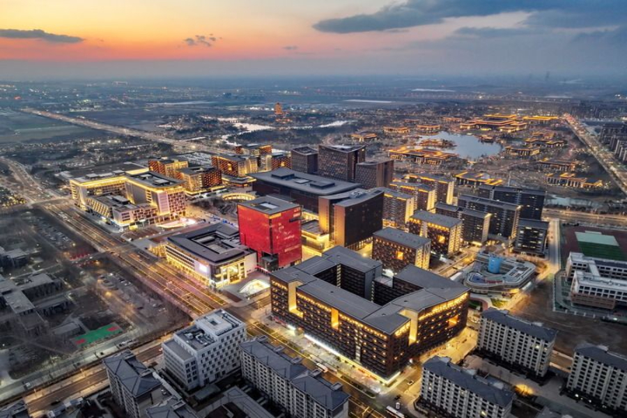 2025年3月15日拍攝的雄安商務服務中心夜景（無人機照片）。