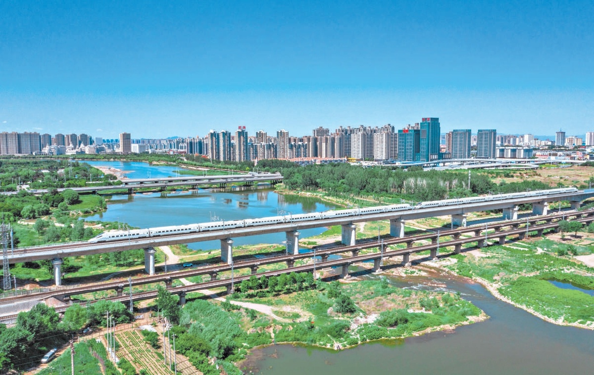 京唐城際鐵路跨三河市潮白河。
