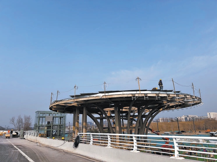 正在建設(shè)中的六環(huán)高線公園啟動段現(xiàn)場。