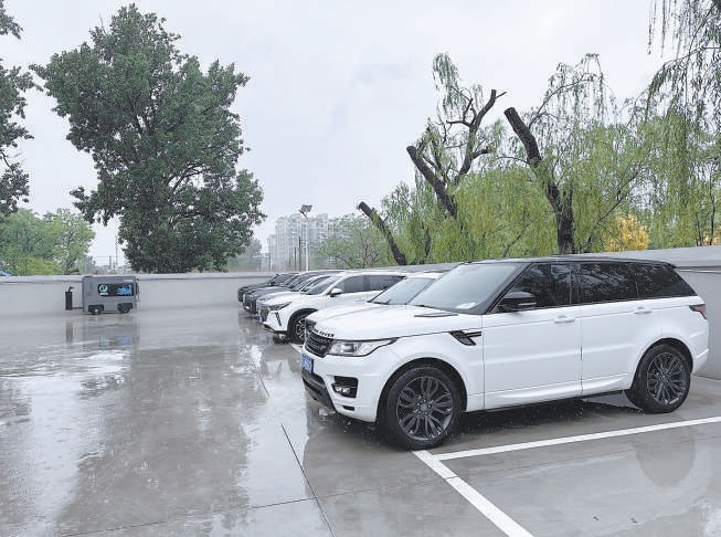 菜園改建為公共停車場(chǎng)。