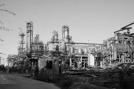 2017年下半年，拆除中的東方化工廠。