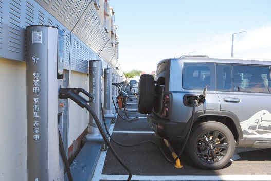 通朝大街充電站。