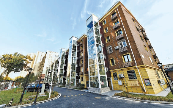 中倉街道北小園小區(qū)加裝電梯。