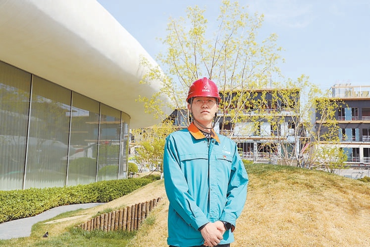 “灣里”項(xiàng)目3標(biāo)段汀云小鎮(zhèn)現(xiàn)場(chǎng)生產(chǎn)負(fù)責(zé)人孟雪峰。