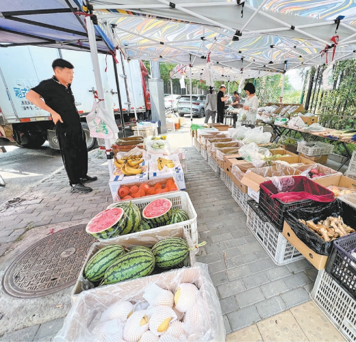 回應(yīng)市民訴求 對占道經(jīng)營不再“一轟了之” 14處高發(fā)點位將“織補(bǔ)”便民商業(yè)設(shè)施