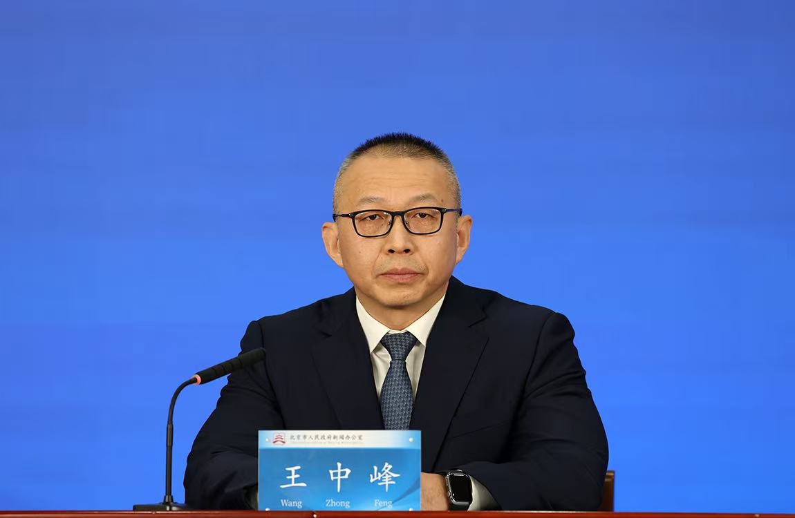 介紹一下綜治中心是什么？群眾在綜治中心可以得到哪些服務(wù)和幫助？以及目前全市綜治中心規(guī)范化建設(shè)情況？