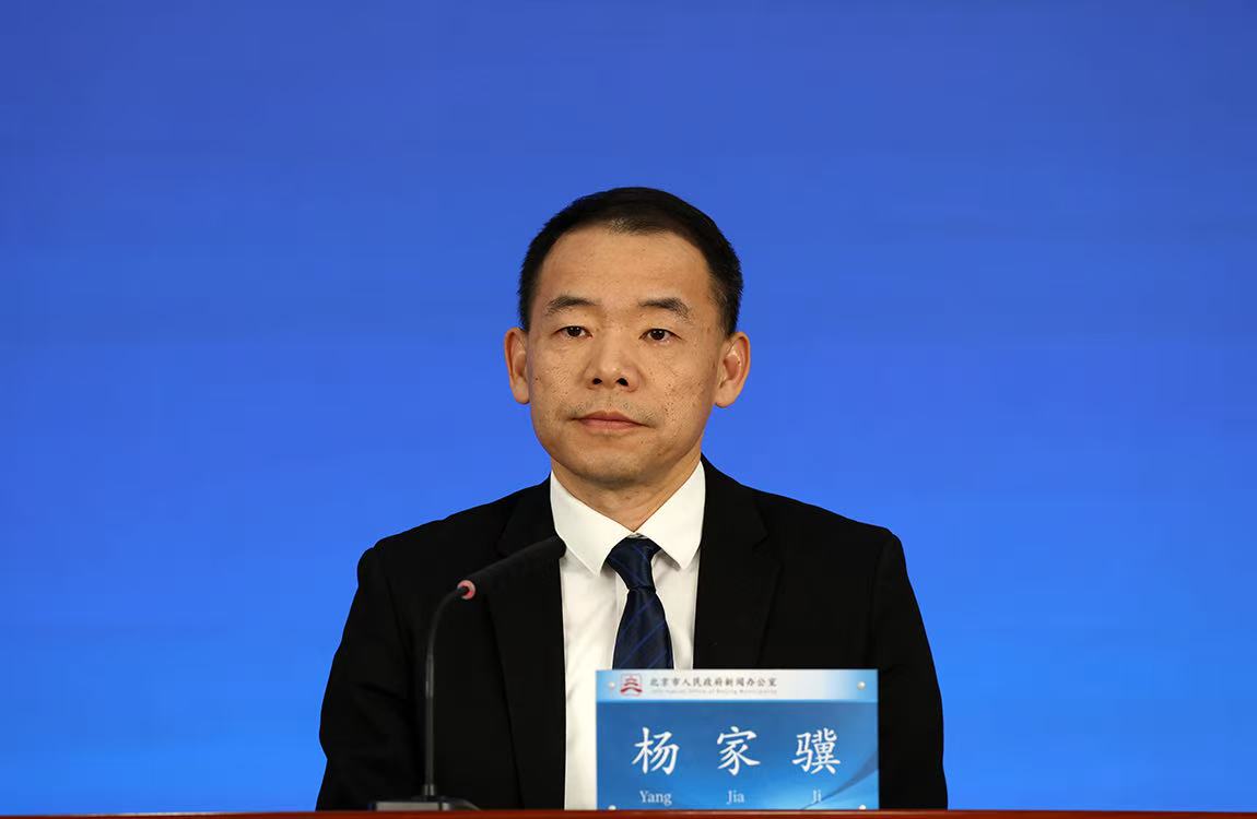 今年5月，中共中央辦公廳、國(guó)務(wù)院辦公廳印發(fā)的《關(guān)于持續(xù)推進(jìn)城市更新行動(dòng)的意見》和今年8月《中共中央國(guó)務(wù)院關(guān)于推動(dòng)城市高質(zhì)量發(fā)展的意見》中都明確提出“支持老舊住房自主更新、原拆原建”。請(qǐng)問(wèn)，北京市是如何推動(dòng)落實(shí)相關(guān)工作的？