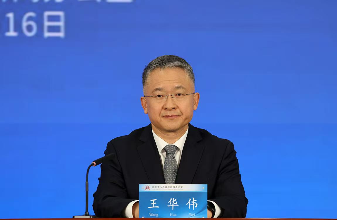 東城區(qū)在推動產(chǎn)業(yè)集聚、產(chǎn)城融合等方面的創(chuàng)新做法和成就成果，以及進一步鍛造產(chǎn)業(yè)優(yōu)勢，增強發(fā)展動能的思路和舉措。