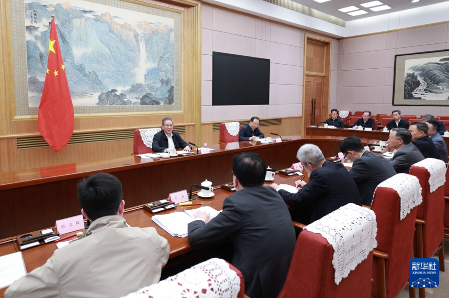4月9日下午，中共中央政治局常委、國(guó)務(wù)院總理李強(qiáng)主持召開經(jīng)濟(jì)形勢(shì)專家和企業(yè)家座談會(huì)，聽取對(duì)當(dāng)前經(jīng)濟(jì)形勢(shì)和下一步經(jīng)濟(jì)工作的意見建議。