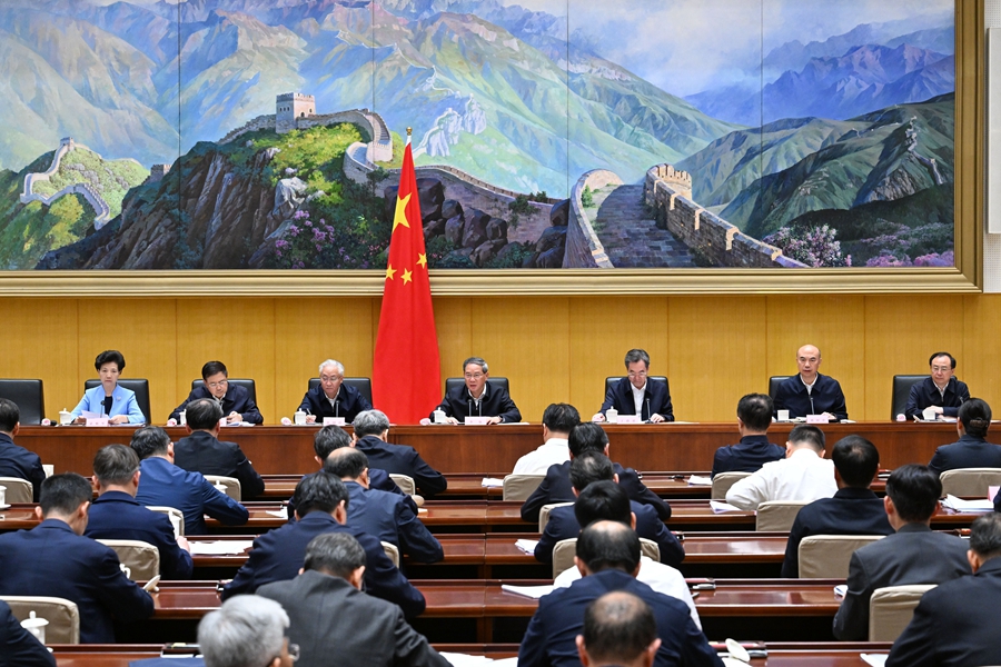 5月15日，國務院召開做強國內大循環(huán)工作推進會，中共中央政治局常委、國務院總理李強出席會議并講話。中共中央政治局常委、國務院副總理丁薛祥主持會議。